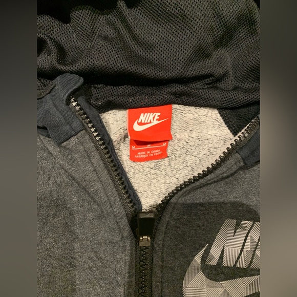 Nike Hoodie - Youth Medium - Picture 2 of 2